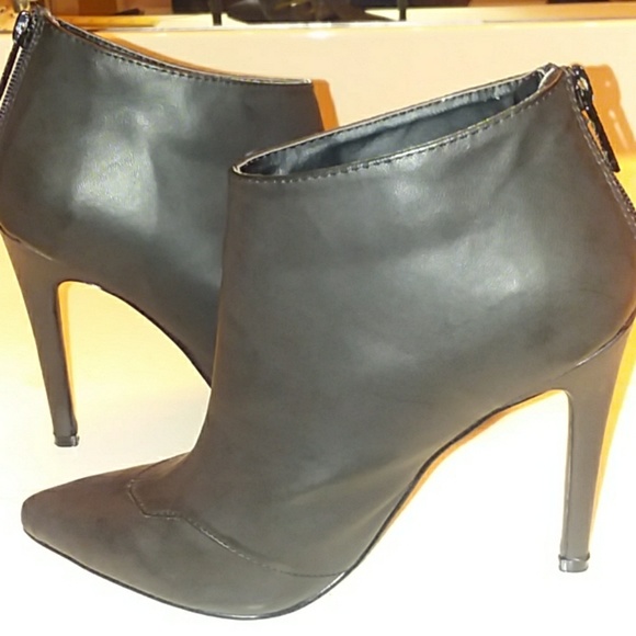 Boots - Picture 4 of 4